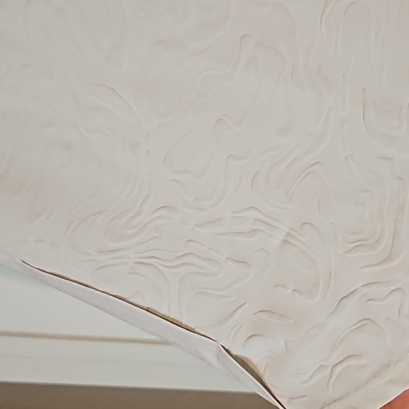 Lululemon Lightweight Stretch Run T-Shirt Airflow-Color Bone - Picture 3 of 4